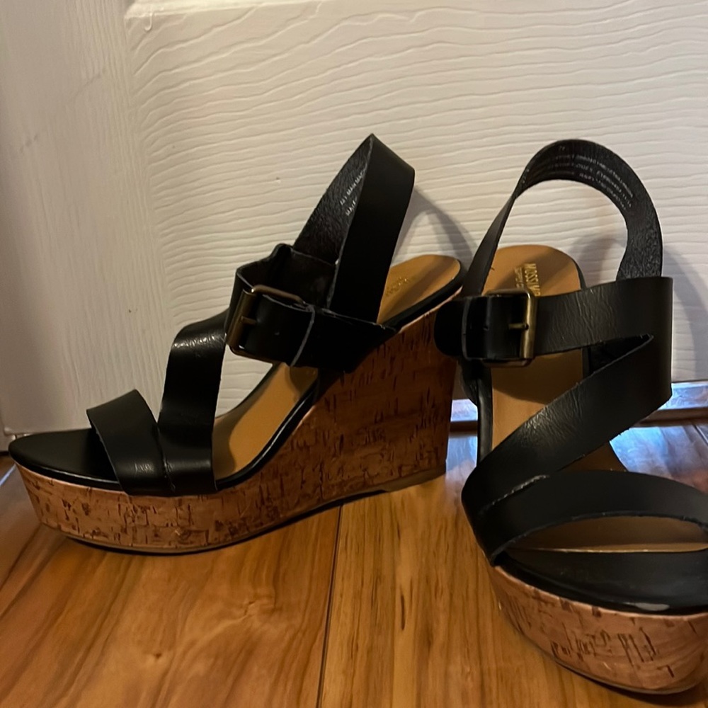 Wedge heels black leather stappy! 7.5